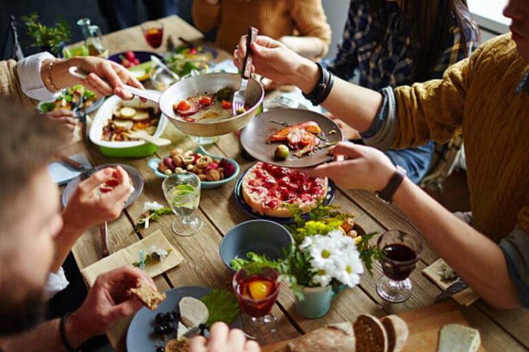 Nằm Mơ Thấy Ăn Uống Cùng Bạn Bè Đánh Số Mấy 62 Nằm Mơ Thấy Ăn Uống Cùng Bạn Bè Đánh Số Mấy